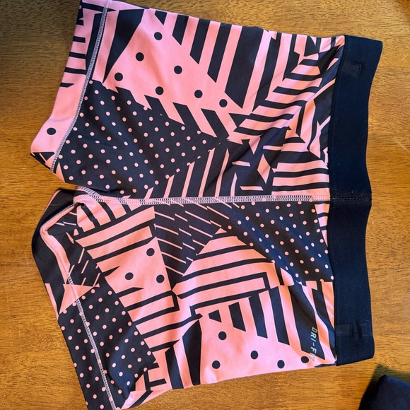 Nike Pro Shorts MEDIUM - Picture 7 of 8